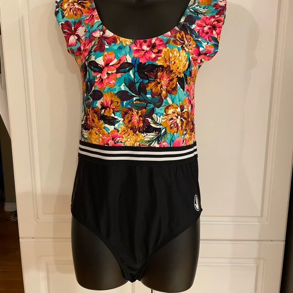 Body Glove Other - Body Glove one piece bathing suit